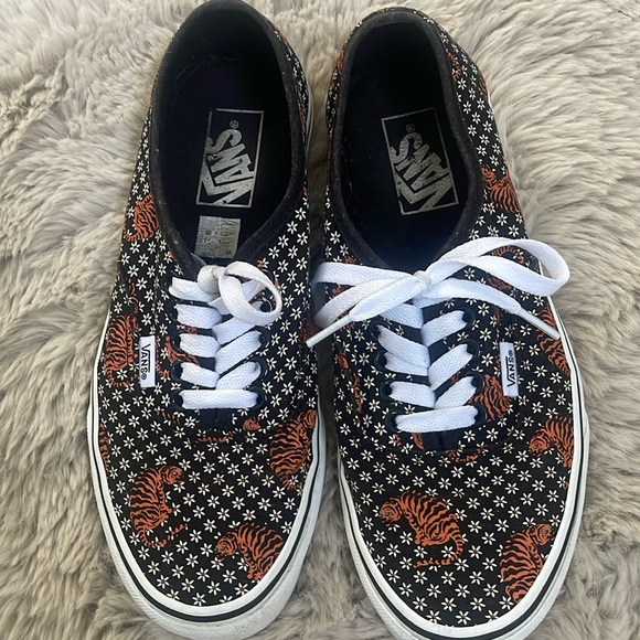 Vans Tiger Black Floral - Picture 1 of 6